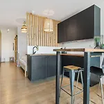 Lam Stadium - Terrace 14m2 *