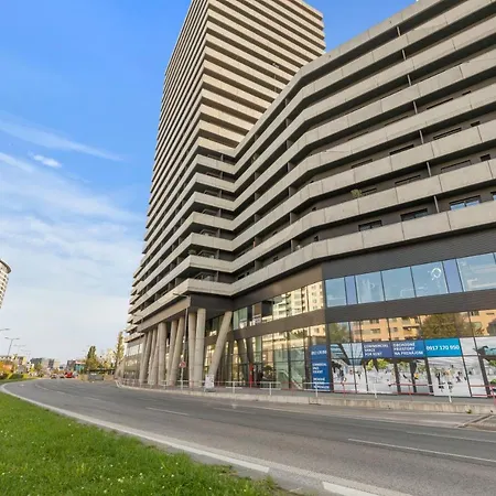 Lam Stadium - Terrace 14m2 *